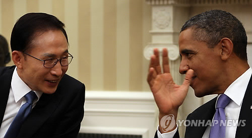 ▲ 미국을 국빈방문한 이명박 대통령이 13일(현지시간) 워싱턴DC 백악관에서 오바마 미국 대통령과 단독정상회담을 갖고 있다. ⓒ연합뉴스
