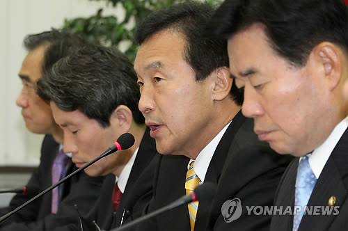 ▲ 민주당 손학규 대표가 14일 최고위원회의에서 한-미 FTA 재재협상 착수를 요구하고 있다. ⓒ연합뉴스