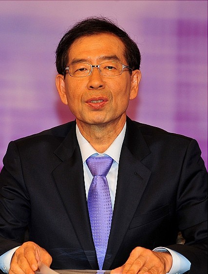 ▲ 박원순 무소속 서울시장 후보의 부인이 운영한 인테리어 업체가 실내건축공사업 등록을 하지 않은 무등록 업체라는 의혹이 제기됐다. ⓒ 연합뉴스