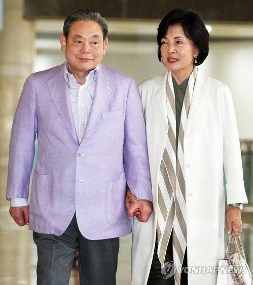 ▲ 미국으로 출국하는 이건희 삼성전자 회장부부ⓒ자료사진
