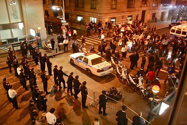 ▲ 사진은 가 보도한 월가 시위 장면. 중국은 '왜곡보도'와 함께 '미국이 바뀌어야 한다'며 큰 소리를 치고 있다.