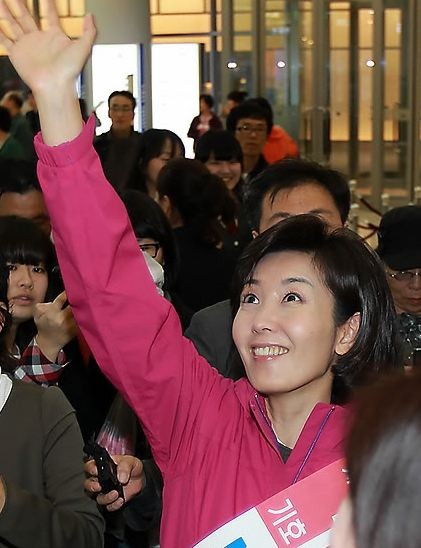 ▲ 한나라당 나경원 서울시장 후보가 지난 15일 오후 서울 영등포 타임스퀘어에서 선거 유세활동을 벌이고 있다. ⓒ연합뉴스