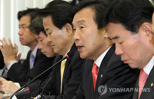 ▲ 민주당 손학규 대표가 17일 국회에서 열린 최고위원회의에서 FTA와 관련해 발언하고 있다. ⓒ연합뉴스