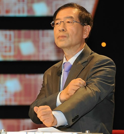 ▲ 무소속 박원순 후보가 TV 방송토론을 앞두고 생각에 잠겨 있다. ⓒ 연합뉴스