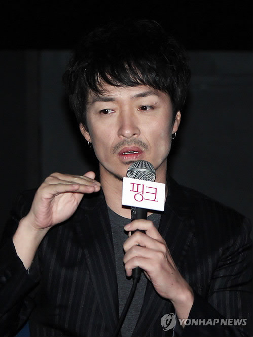 ▲ 가수 강산에가 영화 '핑크' 언론시사회에 참석했다. ⓒ 연합뉴스