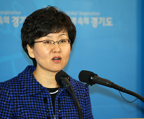 ▲ 이화순 경기도 도시주택실장이 18일 ‘뉴타운 공공관리 강화 방안’에 대해 브리핑하고 있다. 추진위원회가 구성되지 않은 구역의 토지소유자 중 25% 이상이 사업 추진을 반대하면 촉진구역 해제 또는 지구 해제를 한다는 게 주요 내용이다. ⓒ 뉴데일리