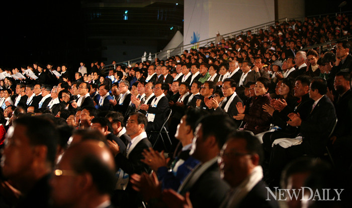 ▲ 4대강 새물결 맞이 공식행사에 참여한 이명박 대통령 내외분.  ⓒ 이오봉 기자