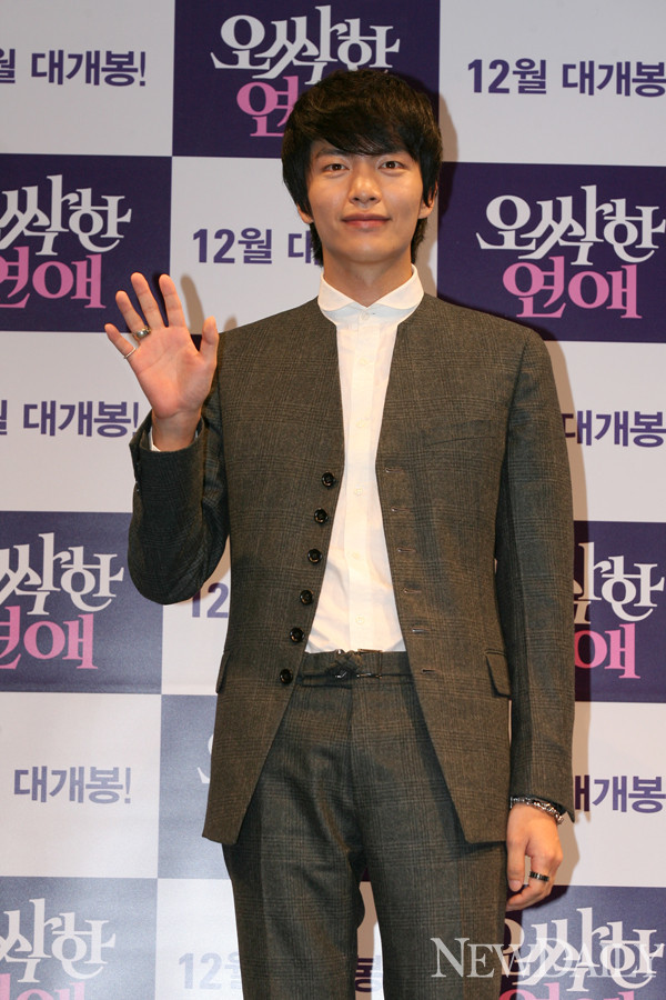 ▲ 24일 오전 서울 압구정CGV에서 영화 ‘오싹한 연애’의 제작 보고회가 열린 가운데 배우 이민기가 포토타임을 갖고 있다. ⓒ 고경수기자