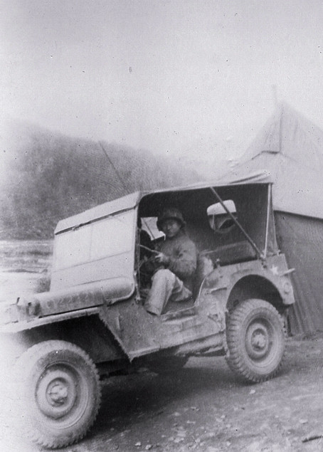 ▲ 전쟁중 Jeep 운전석에 앉아있는 필자ⓒ