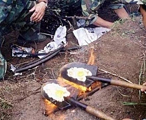 ▲ 군대식 계란 후라이가 화제가 되고 있다. ⓒ 사진=온라인 커뮤니티