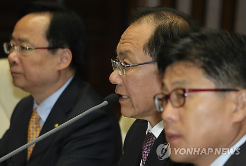 ▲ 한나라당 황우여 원내대표가 25일 국회에서 열린 원내대책회의에서 정당정치의 중요성을 강조하고 있다. ⓒ연합뉴스