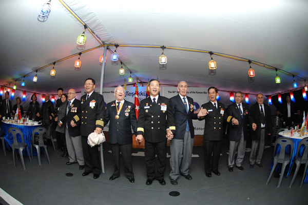 ▲ 해군 순항훈련전단은 터키 이스탄불에 거주 중인 6.25참전용사와 그 가족을 초청해 보은행사를 열었다.