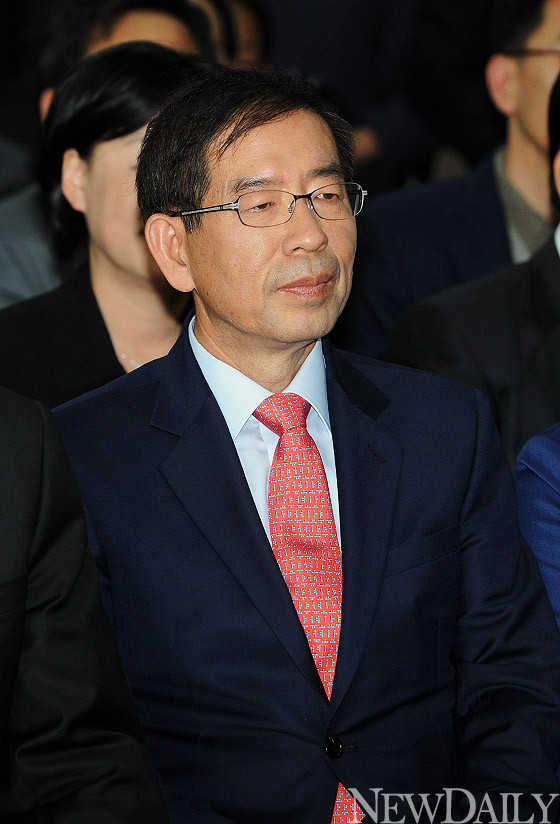 ▲ 생각에 잠긴 박원순 서울시장 ⓒ 뉴데일리