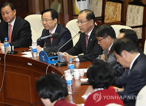 ▲ 한나라당 황우여 원내대표가 28일 오전 국회에서 열린 한나라당 주요당직자회의에서 모두발언을 하고 있다. ⓒ연합뉴스