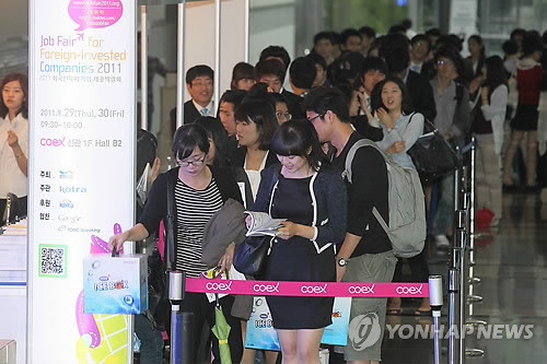 ▲ 지난 9월 열린 채용박람회에 모인 인파들 ⓒ연합뉴스