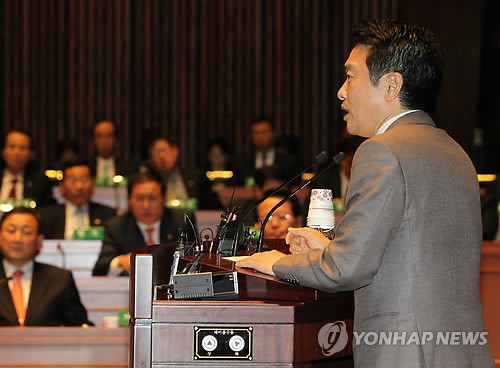 ▲ 한나라당 남경필 최고위원이 28일 오후 국회에서 열린 의원총회에서 한-미 FTA 관련 발언을 하고 있다. ⓒ연합뉴스