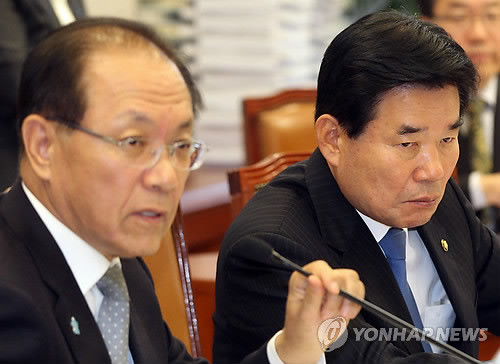 ▲ 한나라당 황우여 원내대표와 민주당 김진표 원내대표가 2일 국회 운영위원회에 참석해 나란히 앉아 있다. ⓒ연합뉴스