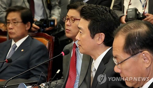 ▲ 한나라당 남경필 최고위원이 7일 국회에서 열린 최고위원회의에서 한-미 FTA 비준안 처리를 촉구하고 있다. ⓒ연합뉴스