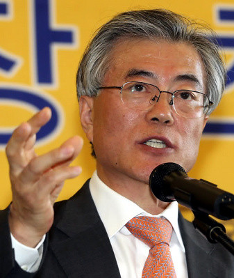 ▲ 문재인 노무현재단 이사장이 7일 안철수 서울대 융합과학기술원장의 야권 대선후보 가능성을 시사했다. ⓒ 연합뉴스