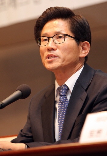 ▲ 김문수지사가 미래한국국민엽합 창립 1주년 기조연설에서 물갈이론을 주장하고 있다.ⓒ