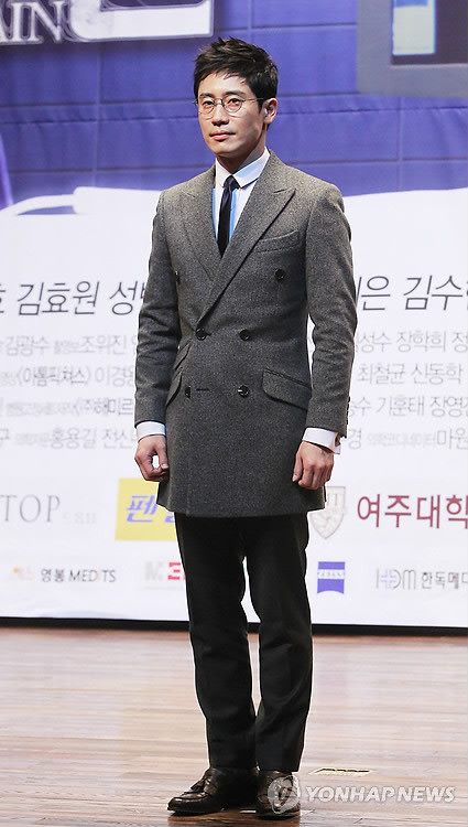 ▲ 배우 신하균이 8일 오후 서울 서초구 반포동 가톨릭대학교 서울성모병원에서 열린 KBS 월화미니시리즈 '브레인' 제작발표회에서 포즈를 취하고 있다.  ⓒ 연합뉴스