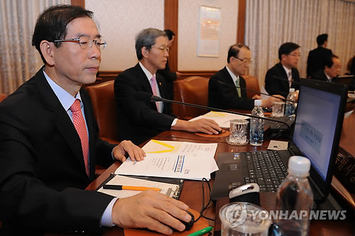 ▲ 박원순 서울시장이 중앙정부에 서울시 의견서를 제출하며 노골적인 한미 FTA 반대의사를 밝혔다. 이에 대해 정부는 8일 박 시장의 반미-반FTA 정서 확산시도를 막기 위해 호견을 열고 조목조목 반박했다.ⓒ뉴데일리 편집국