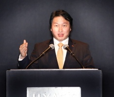 ▲ SK그룹이 최태원 회장의 개인 선물투자 손실을 놓고 비자금 조성과 회사자금 횡령, 자금세탁 등 혐의로 수사를 받고 있어 최대 위기를 맞고 있다. 이와 관련, 검찰은 지난 8일에 이어 9일에도 SK계열사와 관계사들에 대한 압수수색을 실시했다. ⓒ뉴데일리 편집국