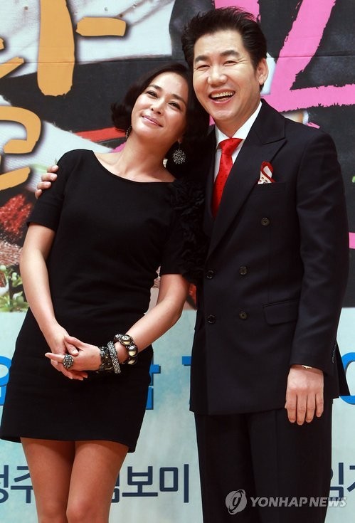 ▲ 9일 오후 서울시 목동 SBS에서 열린 일일드라마 '내딸 꽃님이' 제작보고회에서 배우 조민수(왼쪽)과 박상원이 포즈를 취하고 있다. ⓒ 연합뉴스