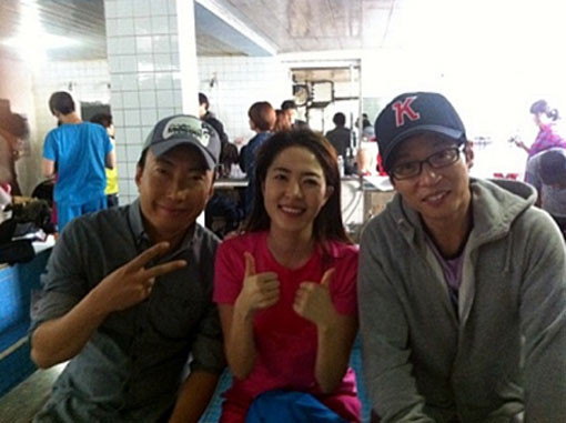 ▲ 김미진이 박명수와 유재석 사이에서 환하게 웃고 있다. ⓒ 김미진 미니홈피