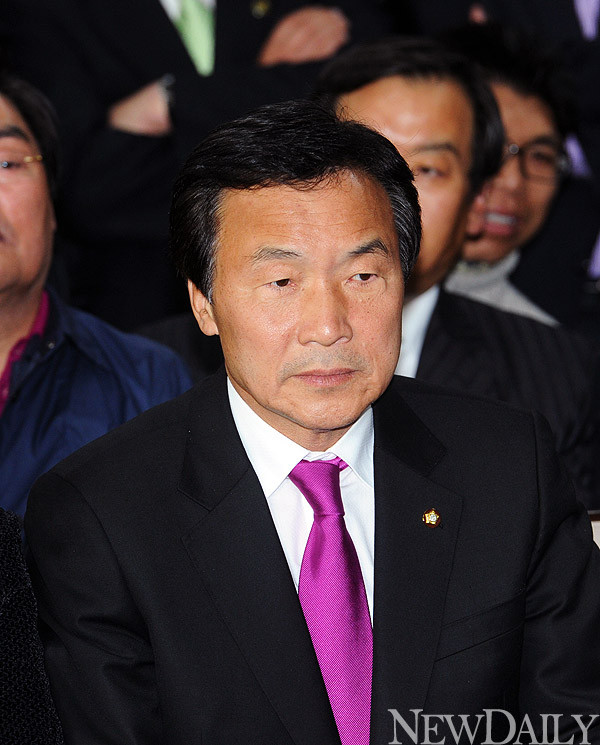 ▲ 민주당은 이명박 대통령이 11일 오후 국회를 직접 방문해 여야 대표를 만나기로 한데 대해 