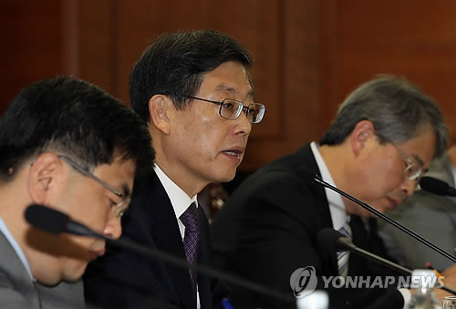 ▲ 김황식 국무총리가 11일 오전 정부중앙청사에서 열린 국가정책조정회의에서 모두발언을 하고 있다.ⓒ연합뉴스
