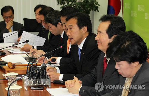 ▲ 민주당 손학규 대표가 11일 오전 국회 당대표실에서 열린 확대간부회의에서 모두발언을 하고 있다. ⓒ 연합뉴스