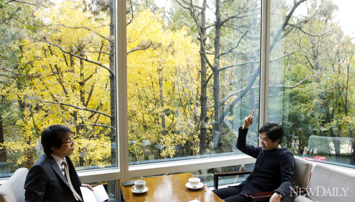 ▲ 마에스트로 박성준은 이번에 지휘하게 되는 베토벤 교향곡 9번을 천국과의 대화라고 표현했다. 변증법적 논리가 아닌 종교적 해석으로 접근해야 한다는 것의 그의 음악 해석 방식이다. ⓒ 양호상 기자