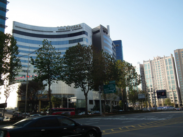 은인표 씨가 1999년부터 3년 가량 '사무실'로 사용한 서울 청담동의 리베라 호텔.