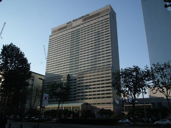 ▲ 2002년 이후 은인표 씨가 '사무실'로 사용했던 서울 삼성동 인터콘티넨탈 호텔의 모습. 은 씨가 '거주'할 당시 이 호텔의 헬스클럽은 연예인들이 몰리는 곳으로도 유명했다.