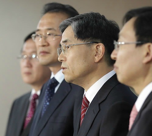 ▲ 지난 8일 최석영 외교통상부 FTA 교섭대표를 비롯한 관계부처 인사들이 정부중앙청사에서 한-미 FTA에 관한 서울시 의견서에 대해 합동 브리핑을 하고 있다. ⓒ연합뉴스