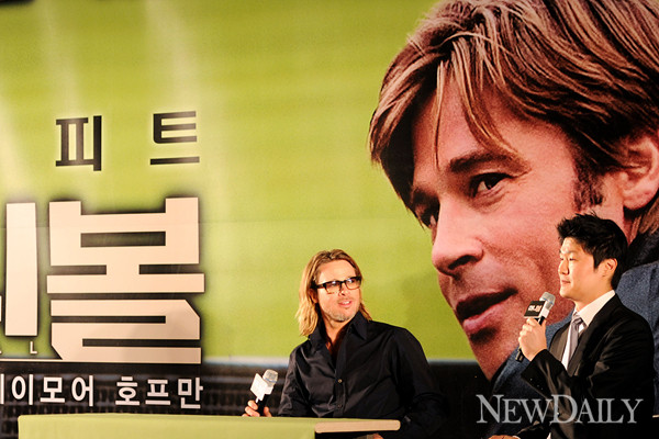 ▲ 15일 오전 서울 강남구 삼성동 코엑스 메가박스에서 영화 ‘머니볼’ 기자간담회가 열린 가운데 할리우드 스타 배우 브래드 피트가 참석했다. ⓒ 양호상기자