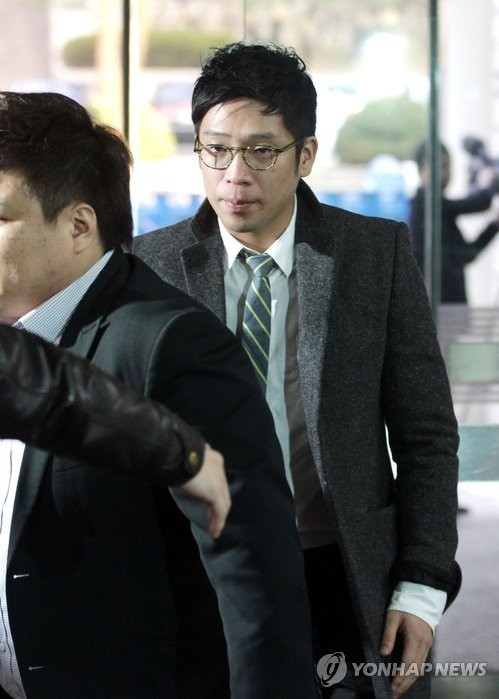 ▲ 16일 오전 가수 MC몽이 서울 서초구 중앙지법에 위계공무집행방해 등에 관한 항소심 최종공판을 위해 출석하고 있다.