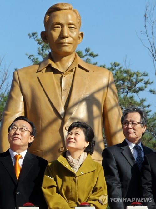 ▲ 경북 구미시 상모동 생가에 세워진 박정희 전대통령 동상ⓒ