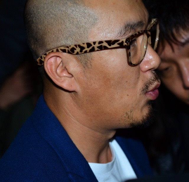 ▲ 17일 오후 7시 서울 마포구 서교동 홍대 롤링홀에서 긴급 기자회견을 가진 뒤 밖으로 나오고 있는 이하늘.  ⓒ 조광형 기자