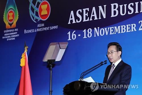 ▲ 인도네시아를 방문중인 이명박 대통령이 17일 `2011 아세안 비즈니스-투자 서밋' 개막식에서 기조연설을 하고 있다. ⓒ연합뉴스