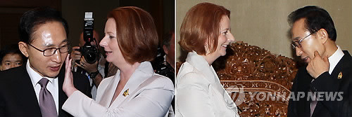 ▲ 이명박 대통령이 볼을 가리키자 길라드 호주 총리가 키스한 뒤 립스틱 자국을 지우고 있다.ⓒ연합뉴스