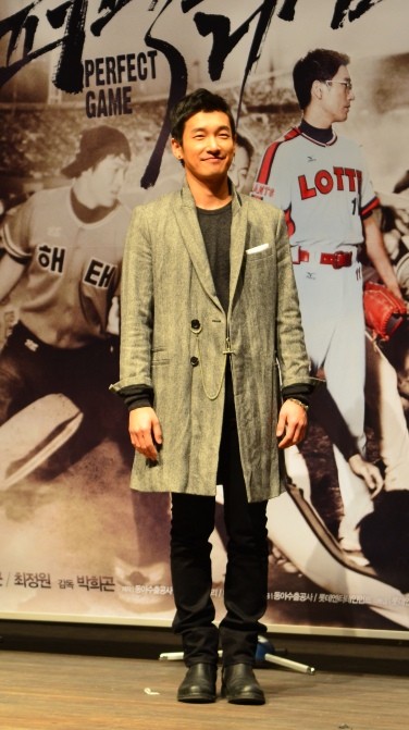 ▲ 영화 ‘퍼펙트 게임’의 제작 보고회에서 배우 조승우가 포토타임을 갖고 있다. ⓒ 진보라기자