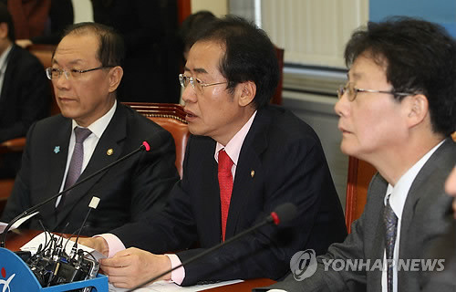 ▲ 한나라당 홍준표 대표가 24일 국회 당 대표실에서 열린 최고위원회의에서 버핏세 도입에 대해 발언하고 있다. ⓒ연합뉴스