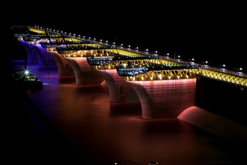 ▲ 오는 26일 달성보 개방을 마지막으로 4대강 살리기 사업 다목적 보 개방행사가 모두 마무리된다. 사진은 화려한 조명이 켜진 달성보의 야경.ⓒ뉴데일리 편집국