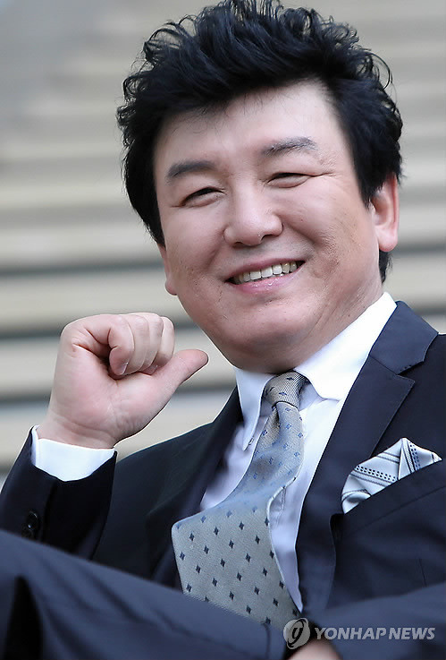 ▲ 방송인 주병진 씨가 28일 오후 경기도 고양시 MBC 일산드림센터에서 열린 '주병진 토크 콘서트' 기자간담회에서 포토타임을 갖고 있다. ⓒ 연합뉴스