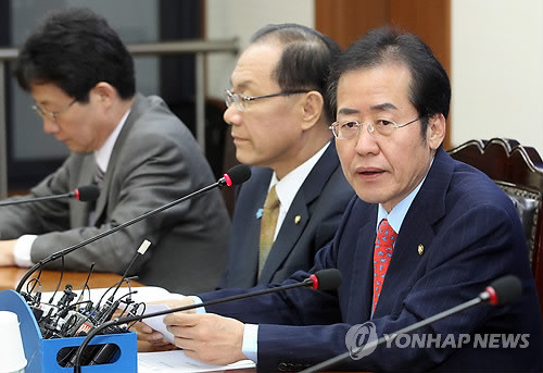 ▲ 한나라당 홍준표 대표가 30일 오전 서울 영등포구 여의도 당사에서 열린 최고중진연석회의에서 모두발언을 하고 있다. ⓒ 연합뉴스