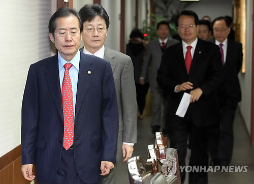 ▲ 한나라당 홍준표 대표가 30일 오전 서울 영등포구 여의도 당사에서 열린 최고중진연석회의에 참석하고 있다. ⓒ연합뉴스