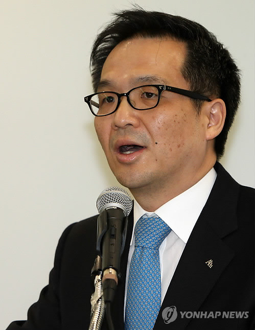 ▲ 1일 오전 경기도 성남시 분당구 삼평동 안철수연구소에서 김홍선 대표가 안철수연구소의 사회 공헌 활동을 글로벌 차원에서 확대 실시한다는 발표를 하고 있다. ⓒ 연합뉴스