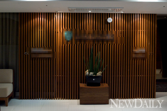 ▲ 24시간 출산 시스템을 갖춘 이 산부인과에 배우 추상미가 입원, 출산을 기다리고 있는 것으로 알려졌다. 5일 오후 10시 30분 현재 추상미의 진통 시간을 체크하며 담당 의사가 대기 중인 것으로 전해졌다.  ⓒ 고경수 기자